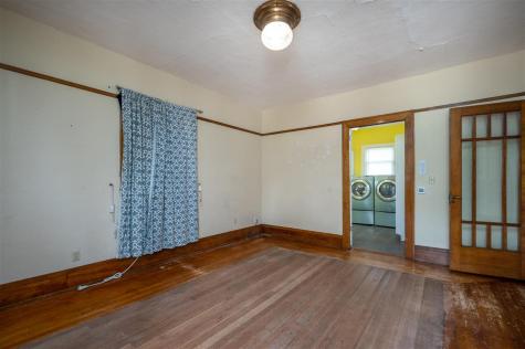 206 4th Street Victor IA 52347