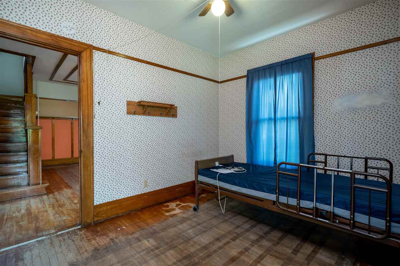 206 4th Street Victor IA 52347