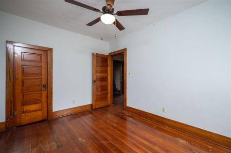 206 4th Street Victor IA 52347