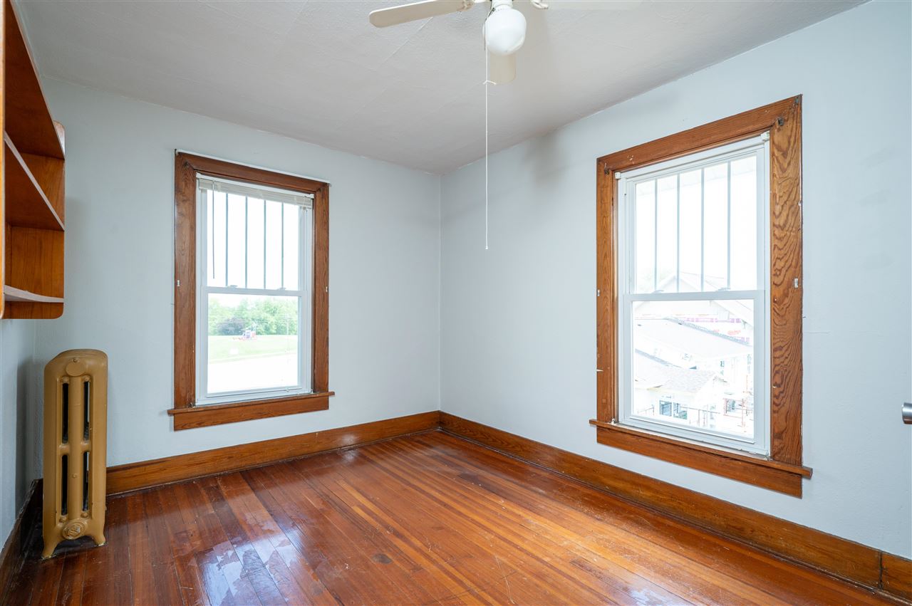 206 4th Street Victor IA 52347