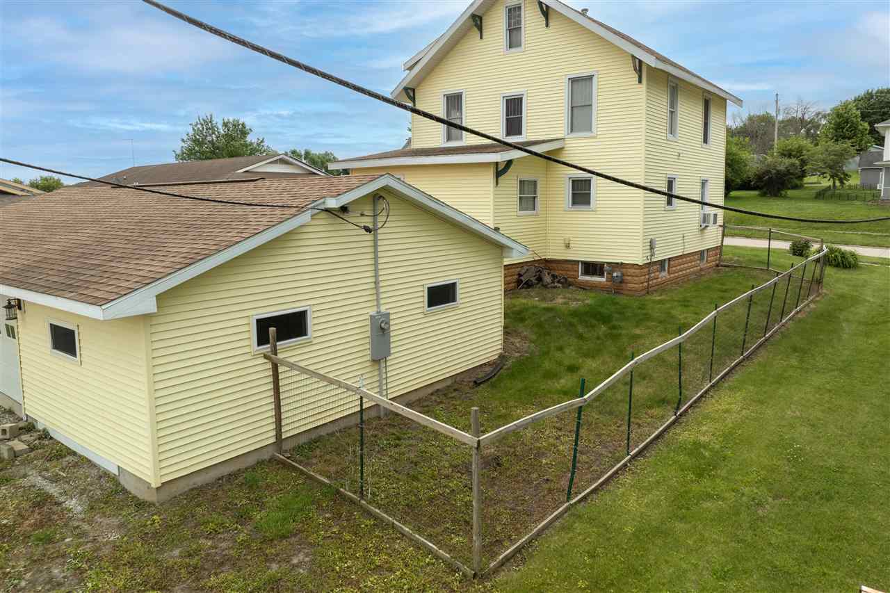 206 4th Street Victor IA 52347