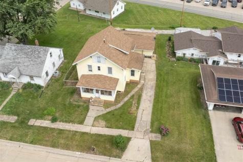 206 4th Street Victor IA 52347