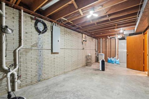 460 West B Avenue Walford IA 52351