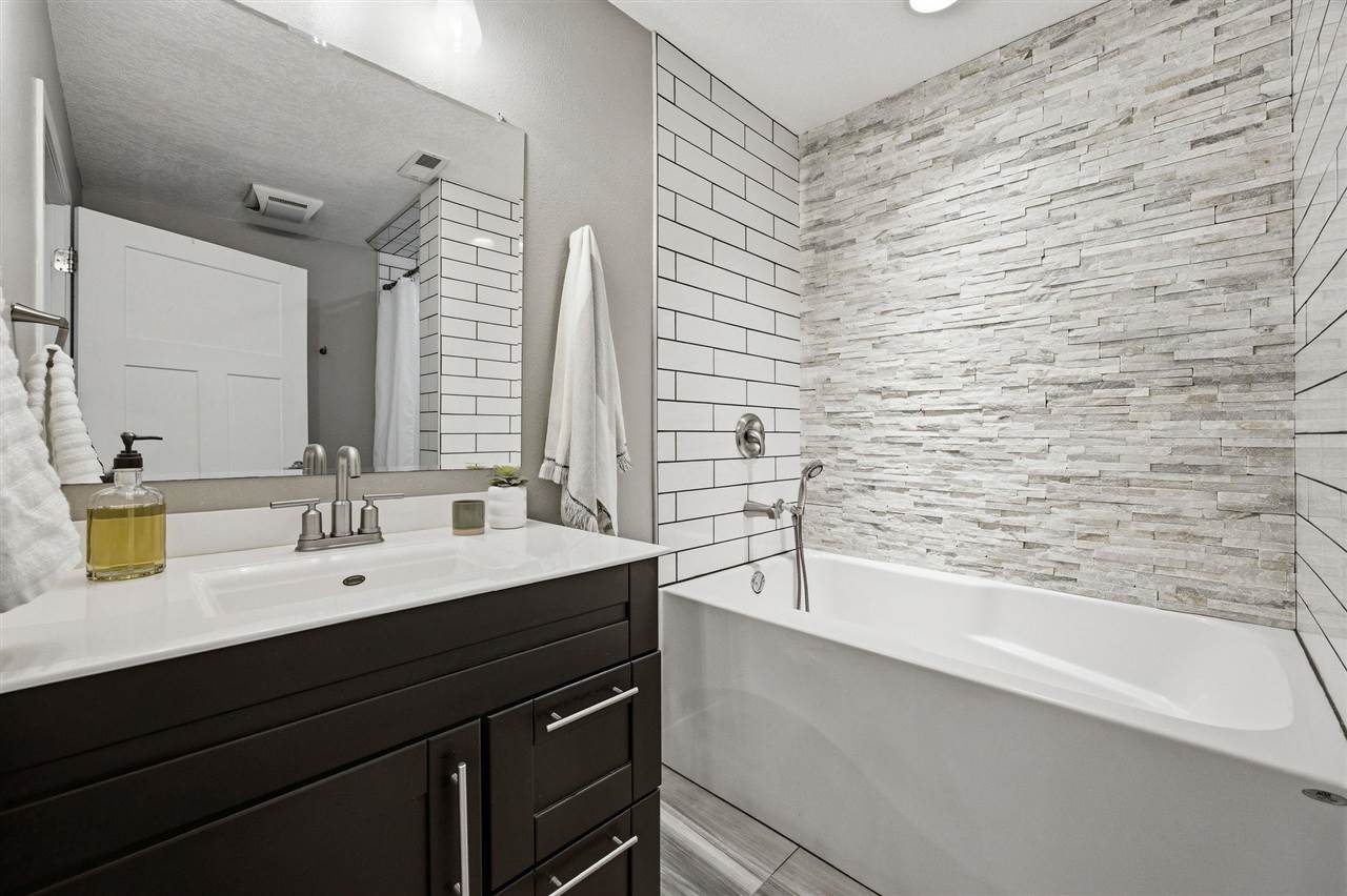 2112 F Street Iowa City IA 52245