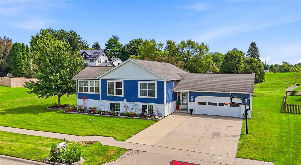 801 Hampton Drive Williamsburg IA 52361