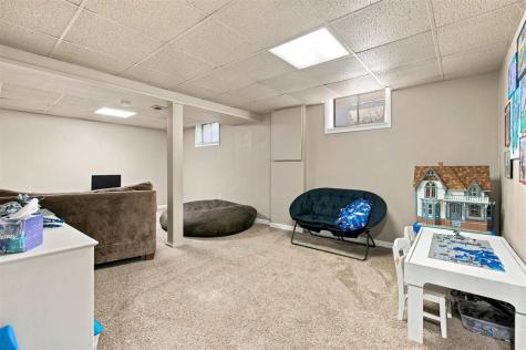 1242 Duck Creek Drive Iowa City IA 52246