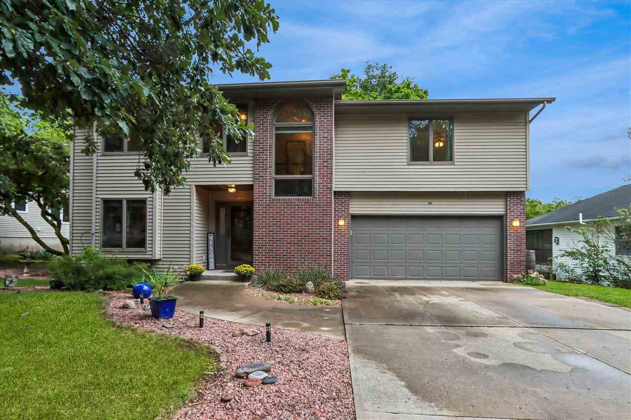 1934 Meadow Ridge Lane Iowa City IA 52245
