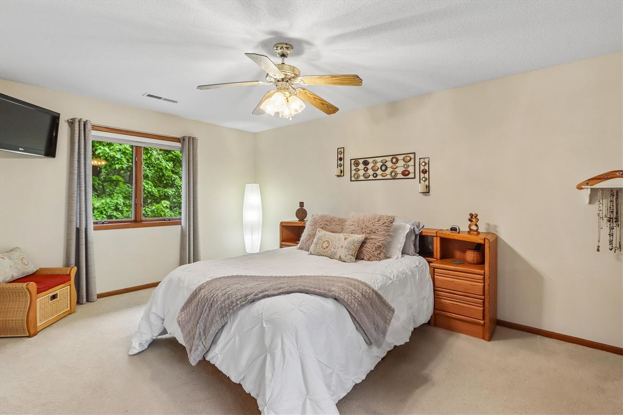 1934 Meadow Ridge Lane Iowa City IA 52245