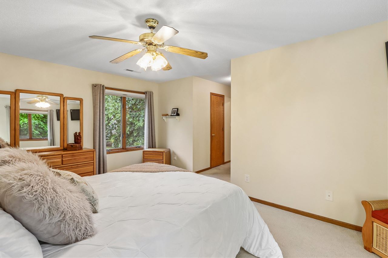 1934 Meadow Ridge Lane Iowa City IA 52245