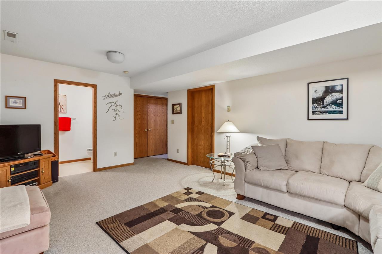 1934 Meadow Ridge Lane Iowa City IA 52245