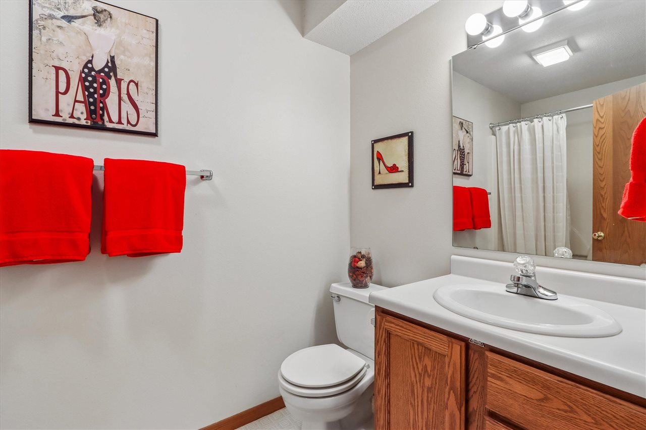 1934 Meadow Ridge Lane Iowa City IA 52245