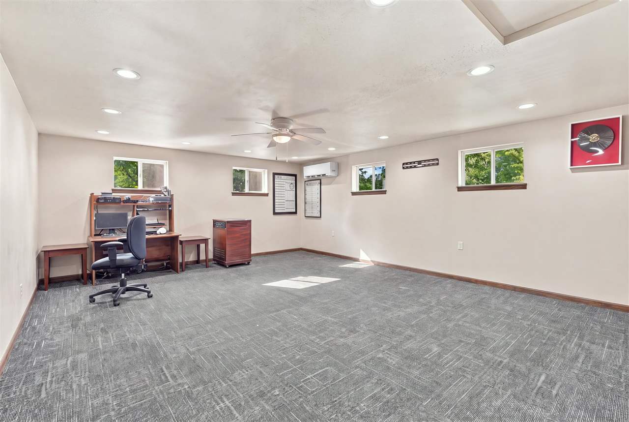 531 Harrison Victor IA 52347