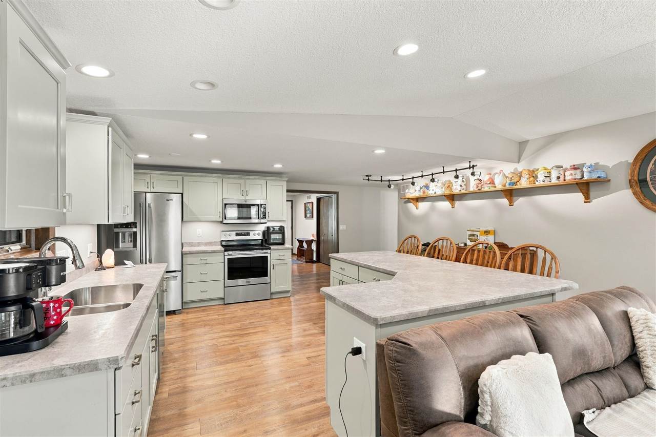 531 Harrison Victor IA 52347