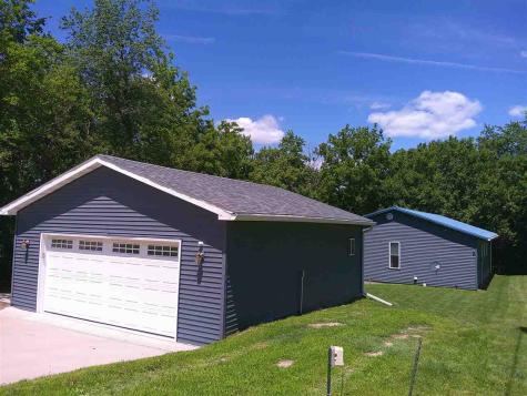 1252 & 1253 Holiday Lane Brooklyn IA 52211