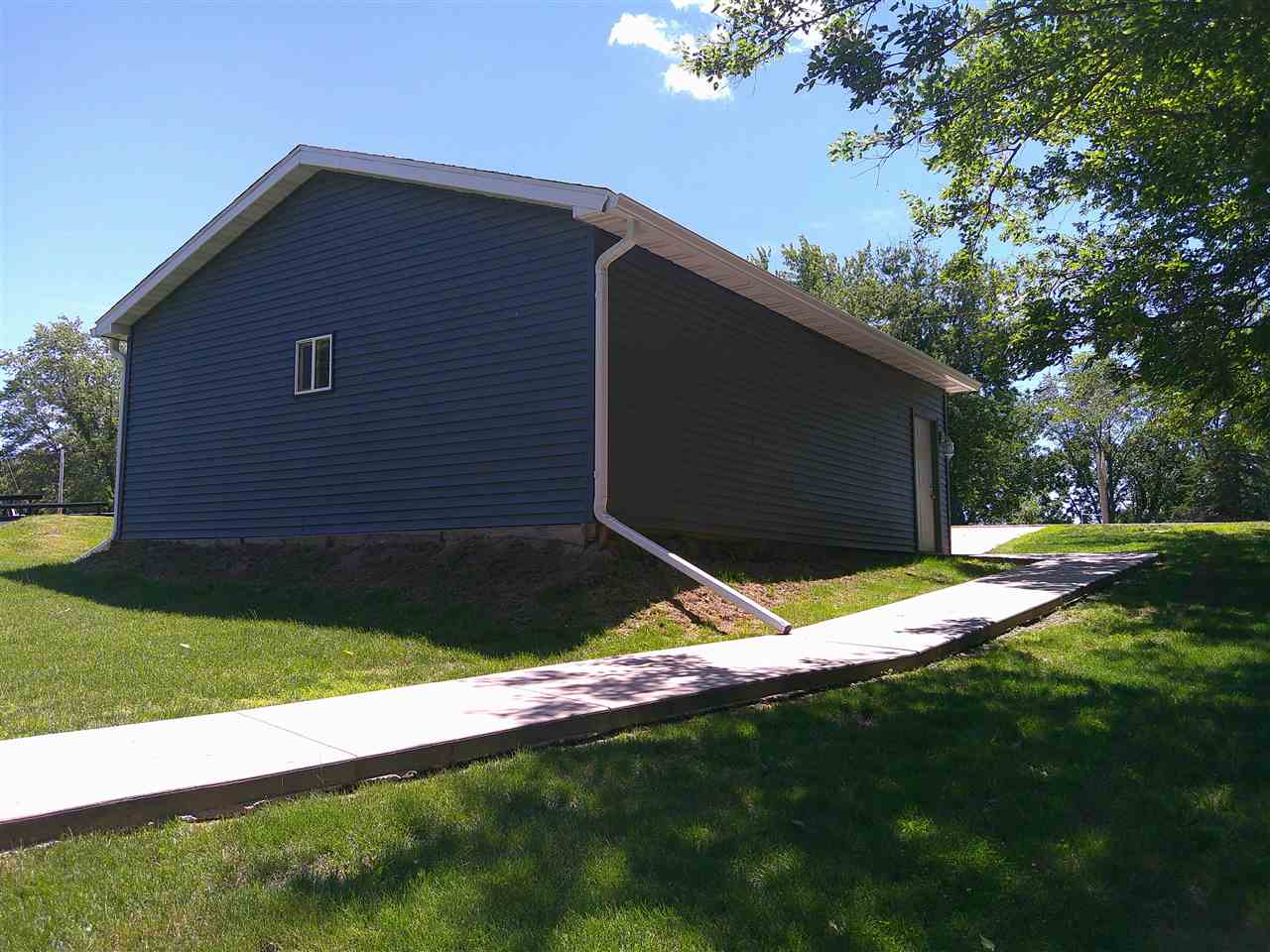 1252 & 1253 Holiday Lane Brooklyn IA 52211