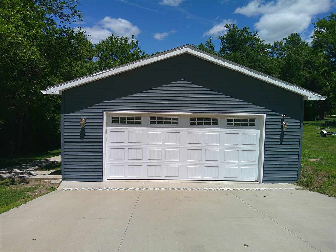 1252 & 1253 Holiday Lane Brooklyn IA 52211