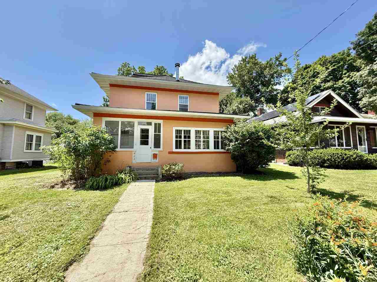 423 S 7th Avenue Iowa City IA 52245