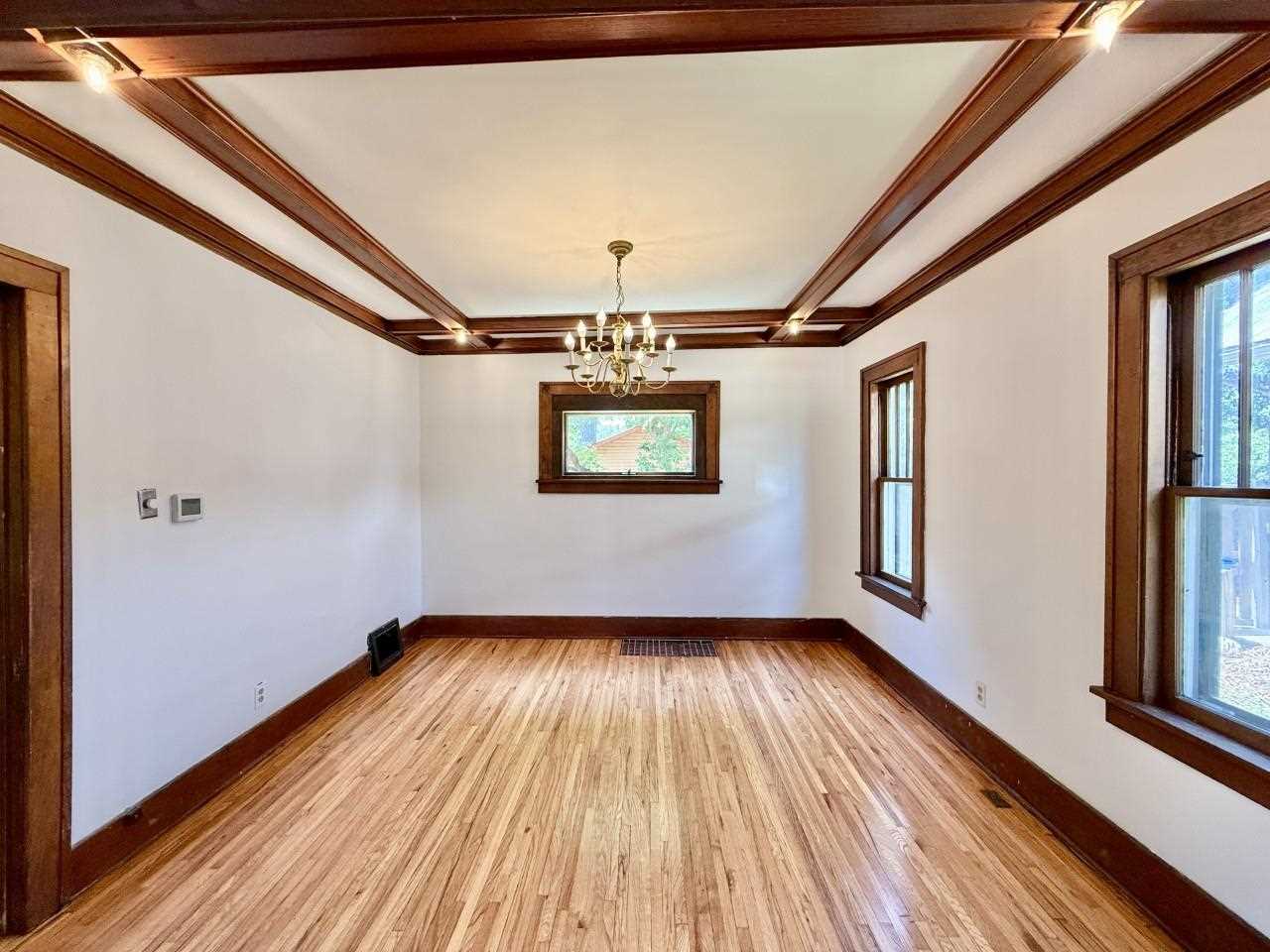 423 S 7th Avenue Iowa City IA 52245