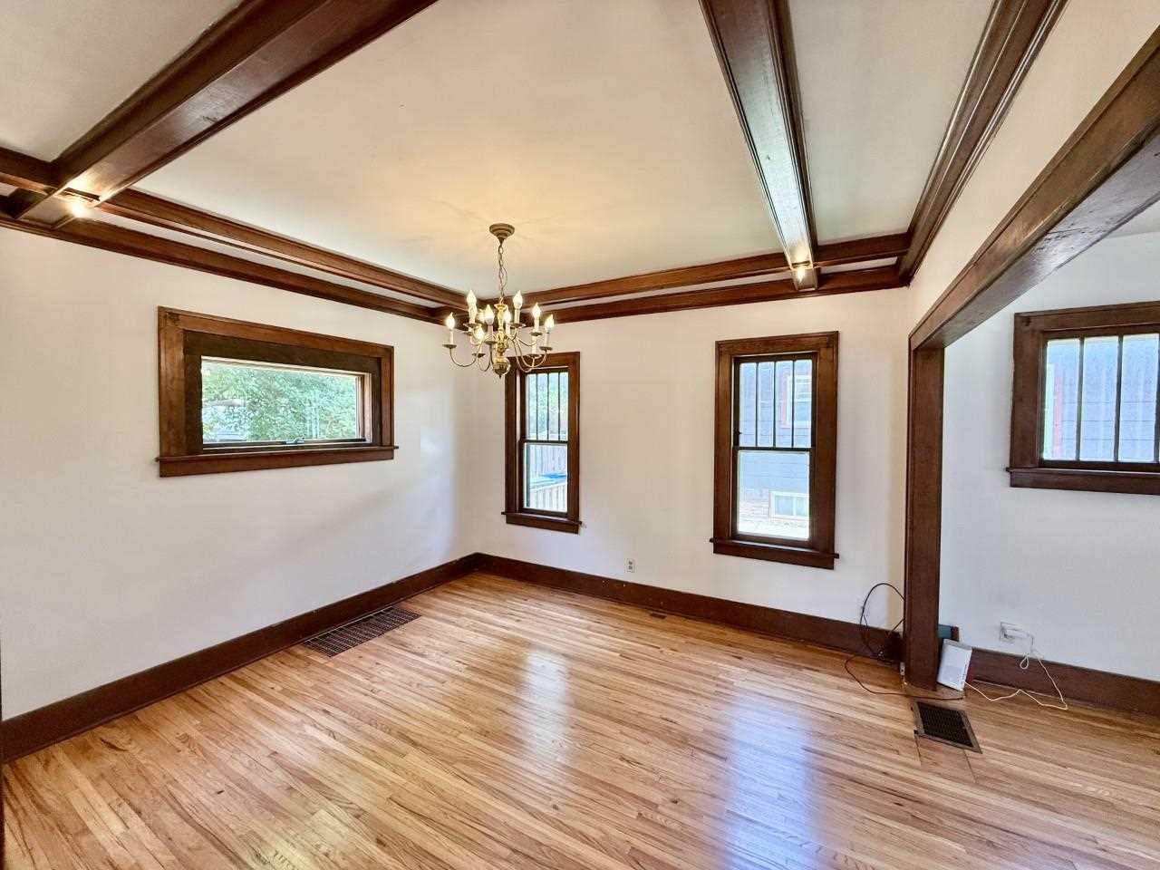 423 S 7th Avenue Iowa City IA 52245