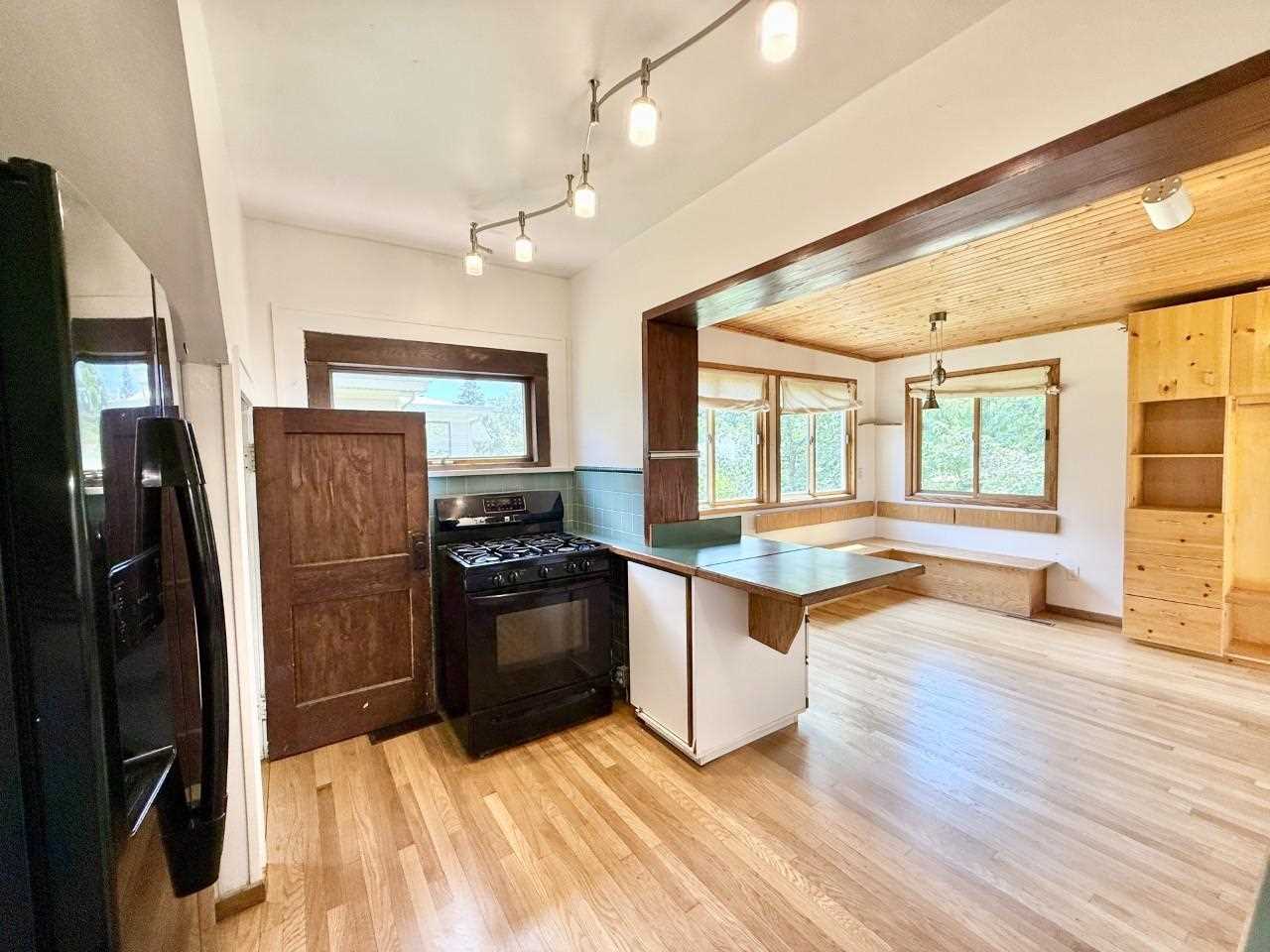 423 S 7th Avenue Iowa City IA 52245