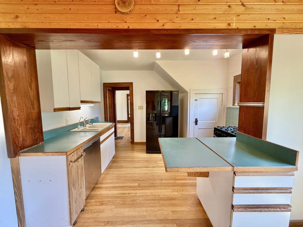 423 S 7th Avenue Iowa City IA 52245