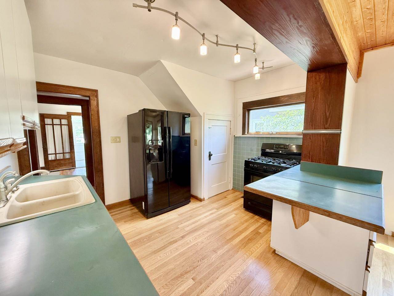 423 S 7th Avenue Iowa City IA 52245