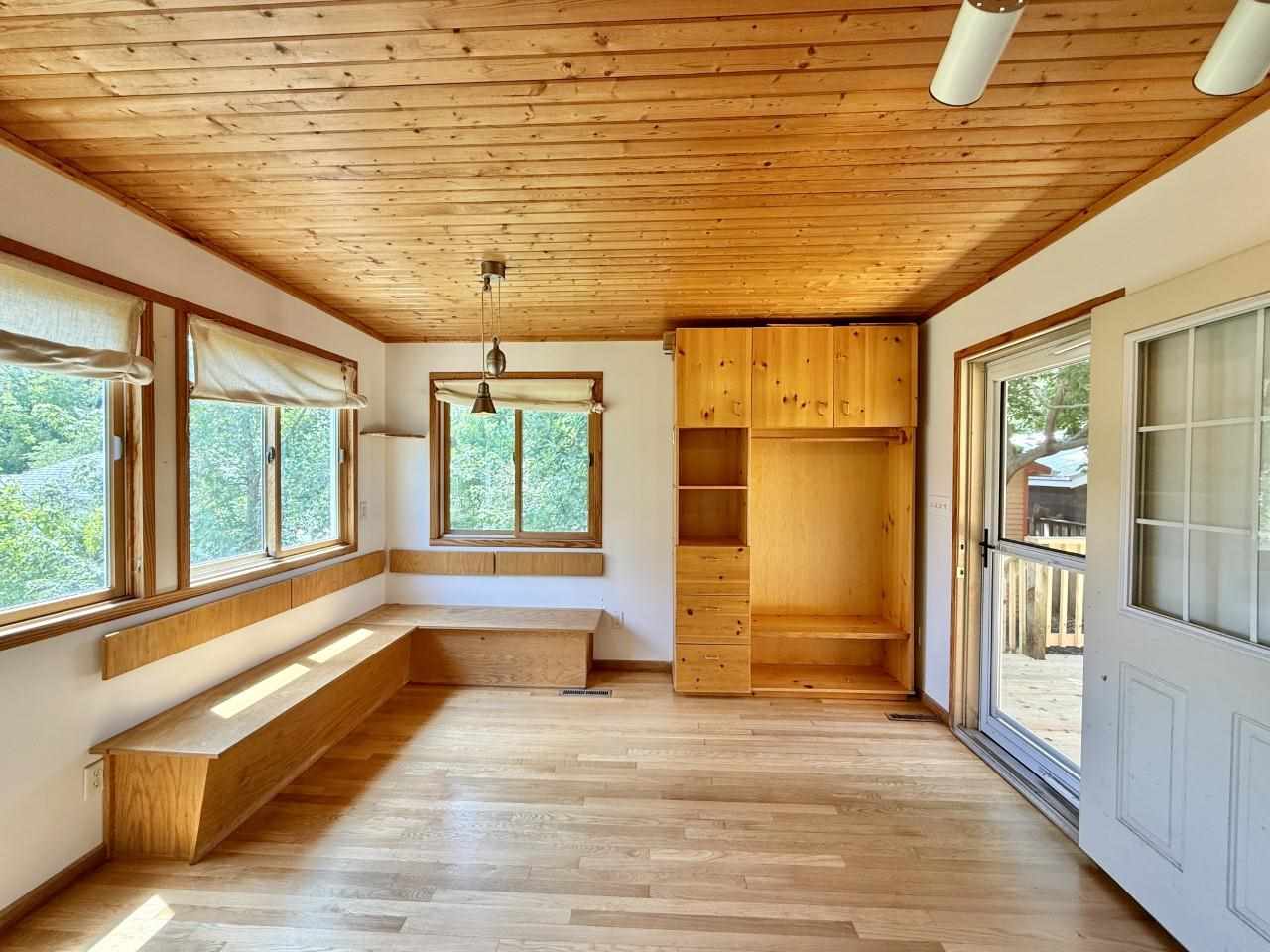 423 S 7th Avenue Iowa City IA 52245