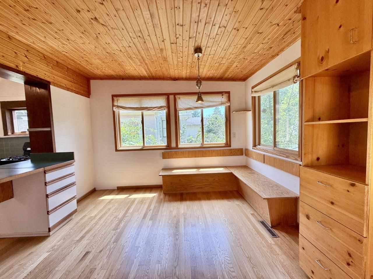 423 S 7th Avenue Iowa City IA 52245