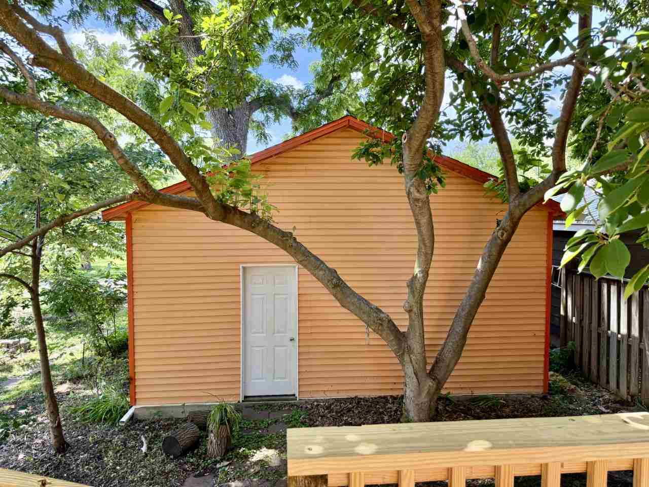 423 S 7th Avenue Iowa City IA 52245