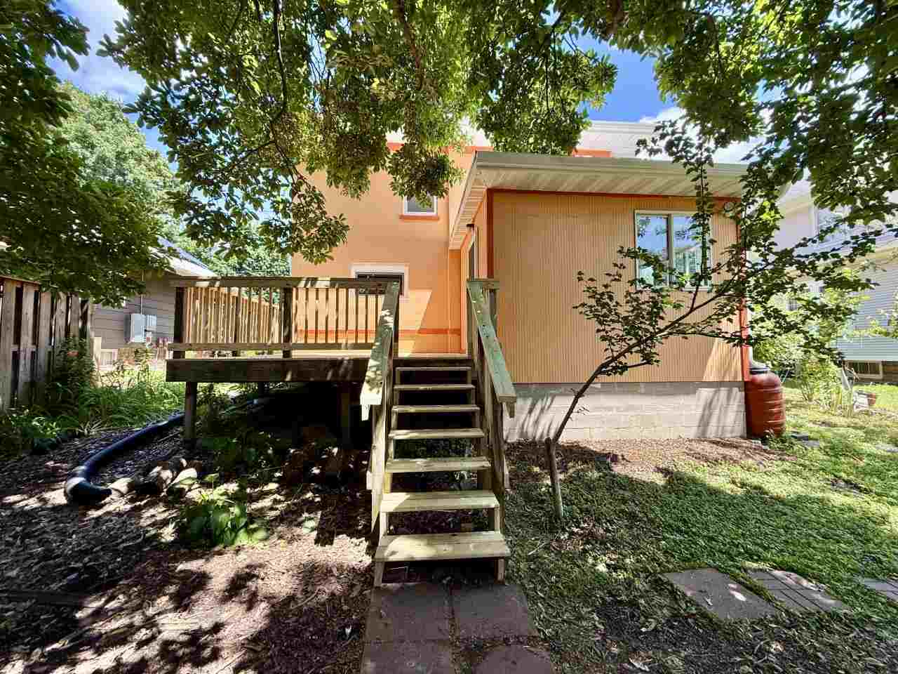 423 S 7th Avenue Iowa City IA 52245