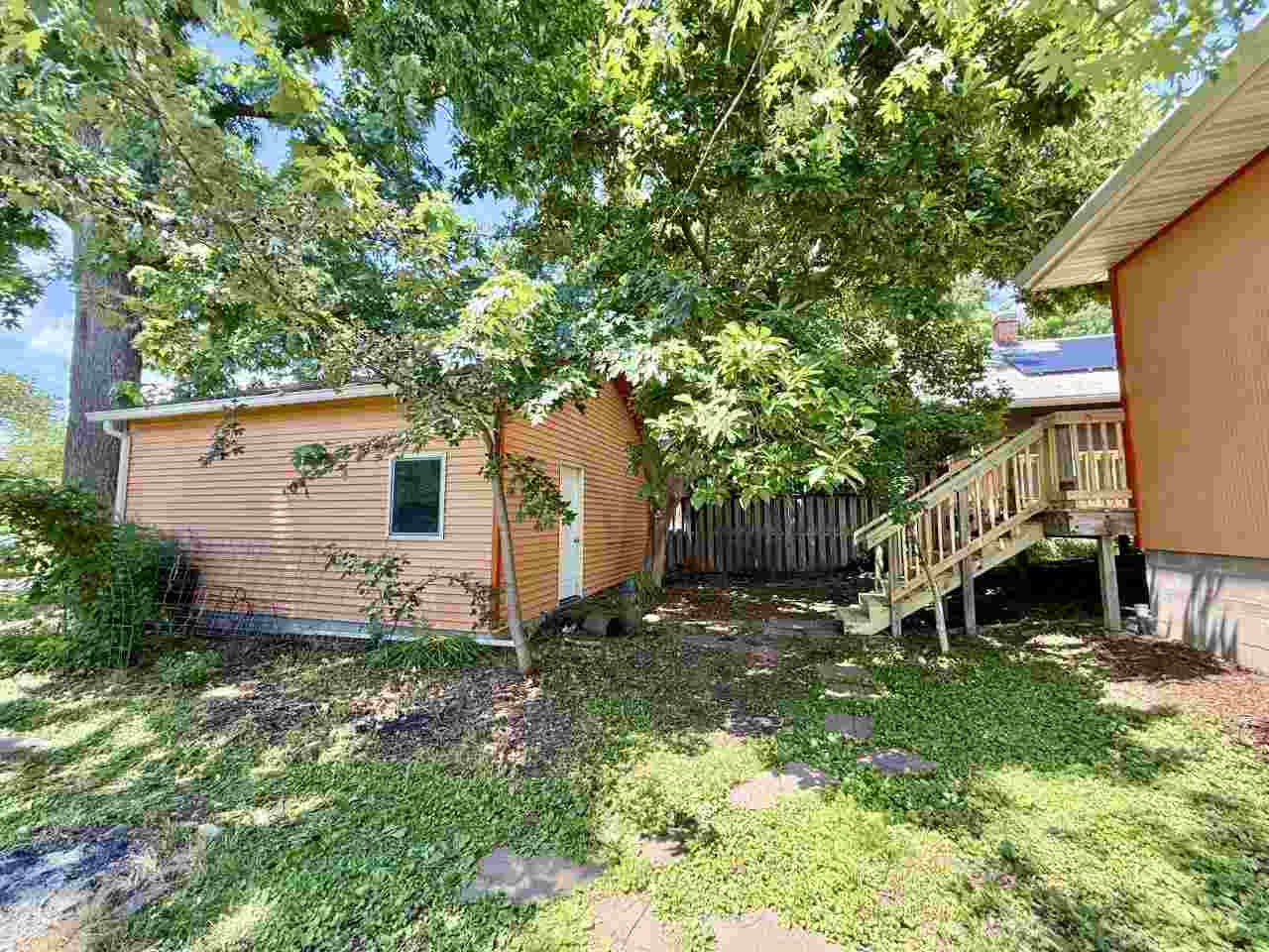 423 S 7th Avenue Iowa City IA 52245