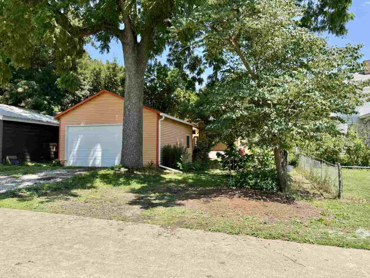 423 S 7th Avenue Iowa City IA 52245