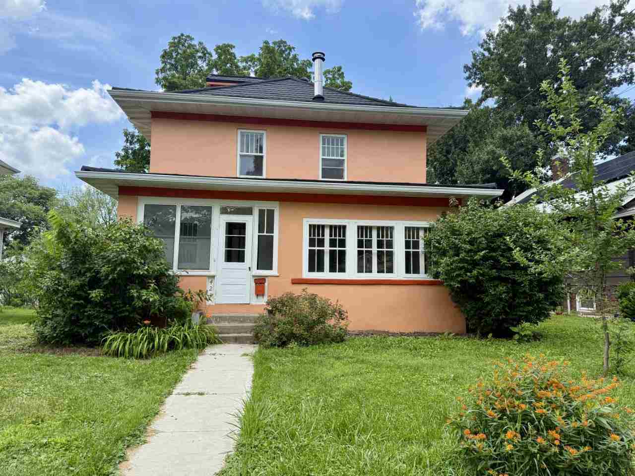 423 S 7th Avenue Iowa City IA 52245