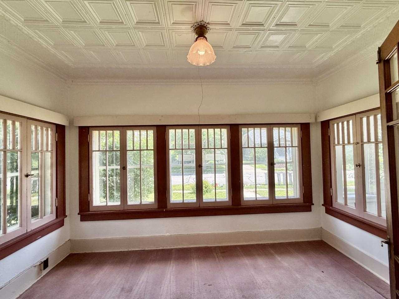 423 S 7th Avenue Iowa City IA 52245