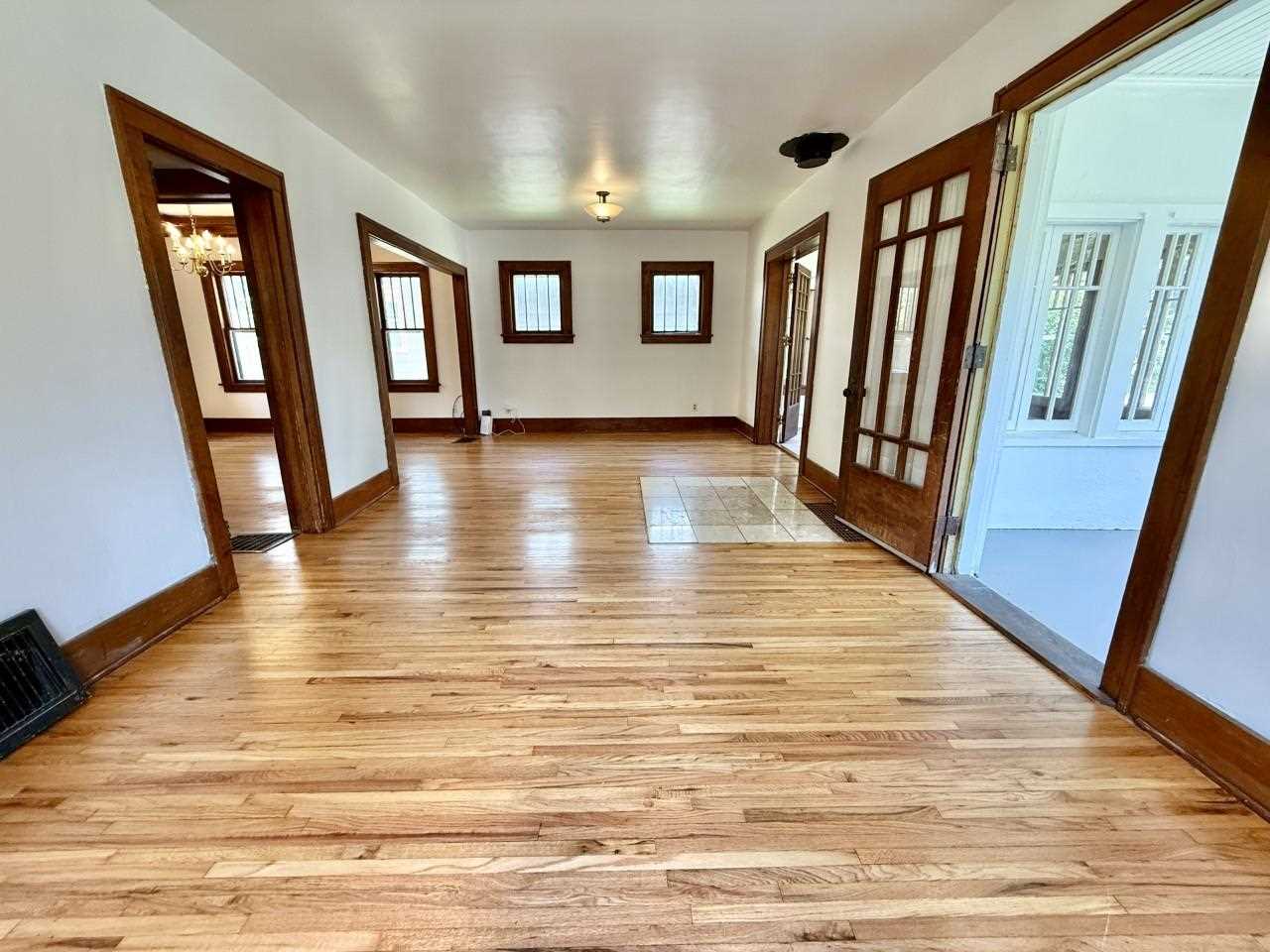 423 S 7th Avenue Iowa City IA 52245