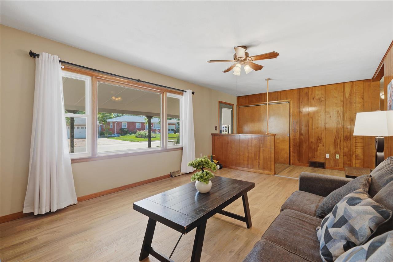 1133 Oakview Drive Columbus Junction IA 52738