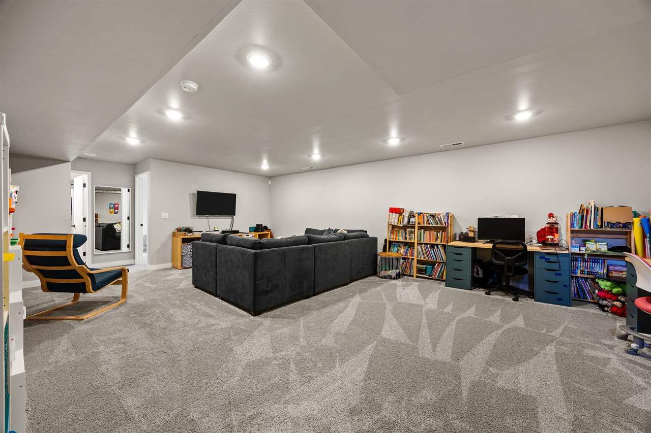 4523 Luke Drive Iowa City IA 52246