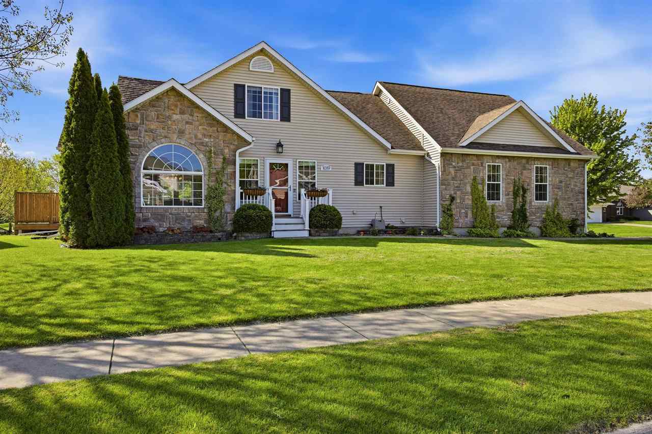 1019 Chamberlain Drive Iowa City IA 52240