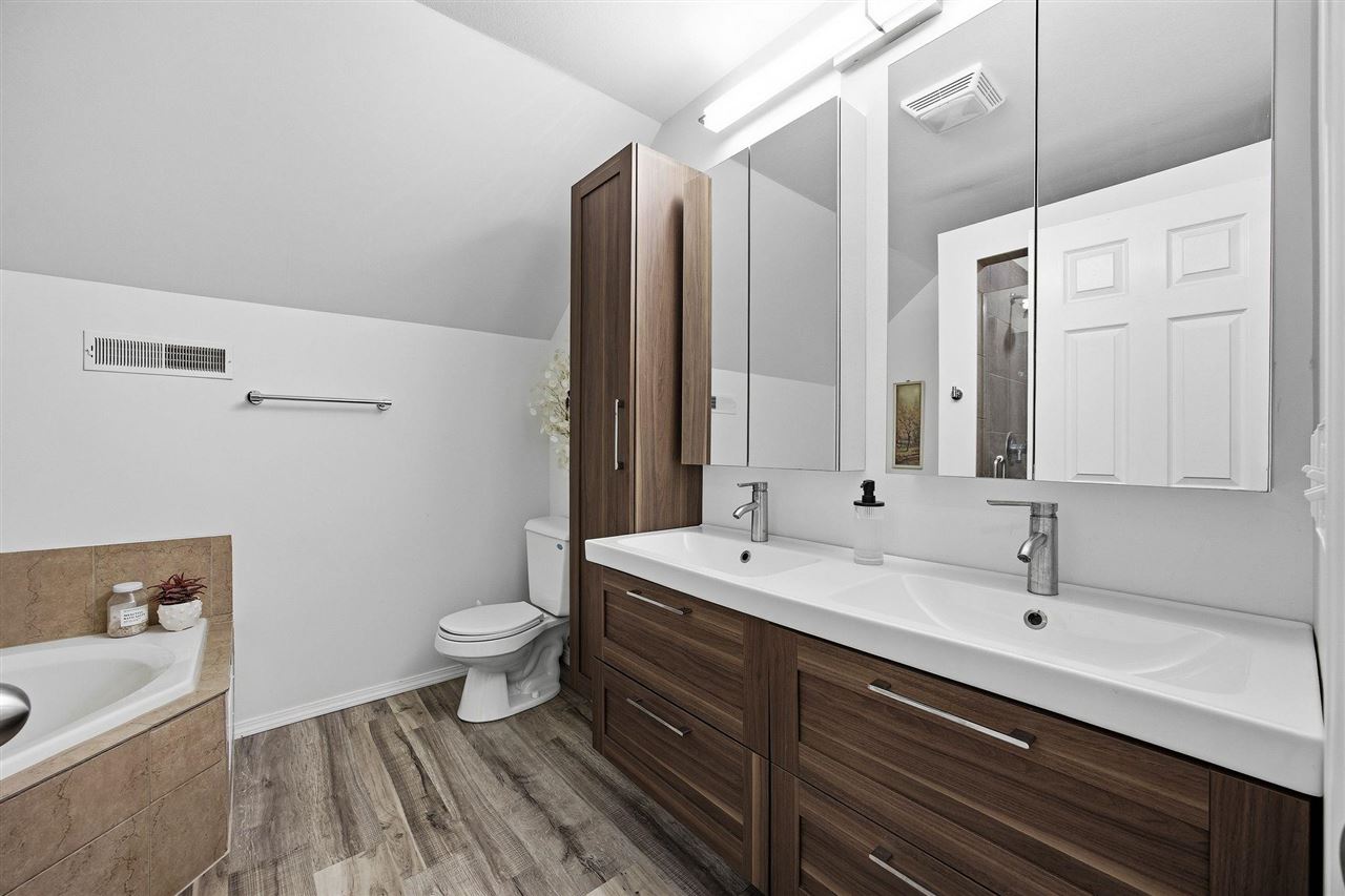 1019 Chamberlain Drive Iowa City IA 52240