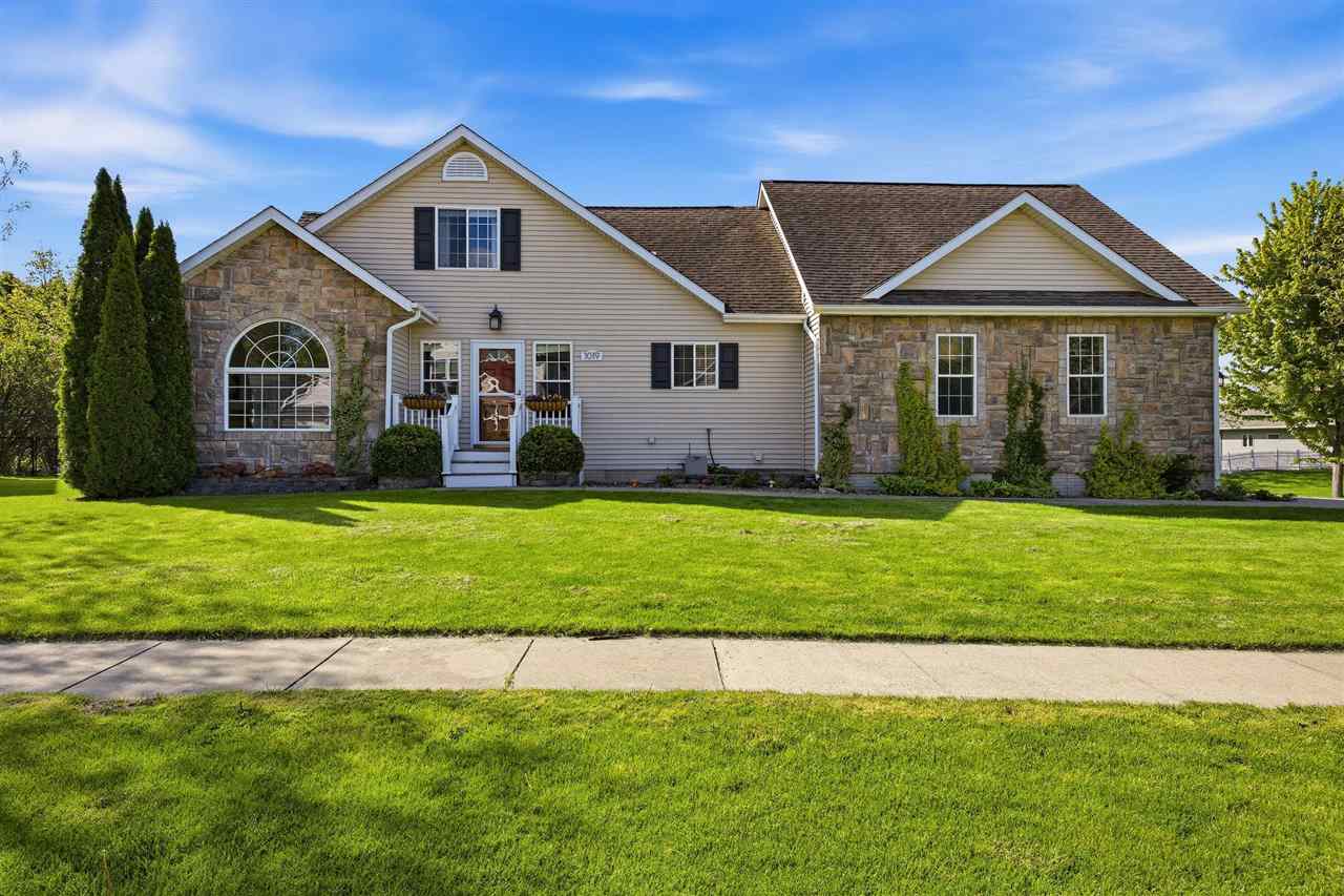 1019 Chamberlain Drive Iowa City IA 52240