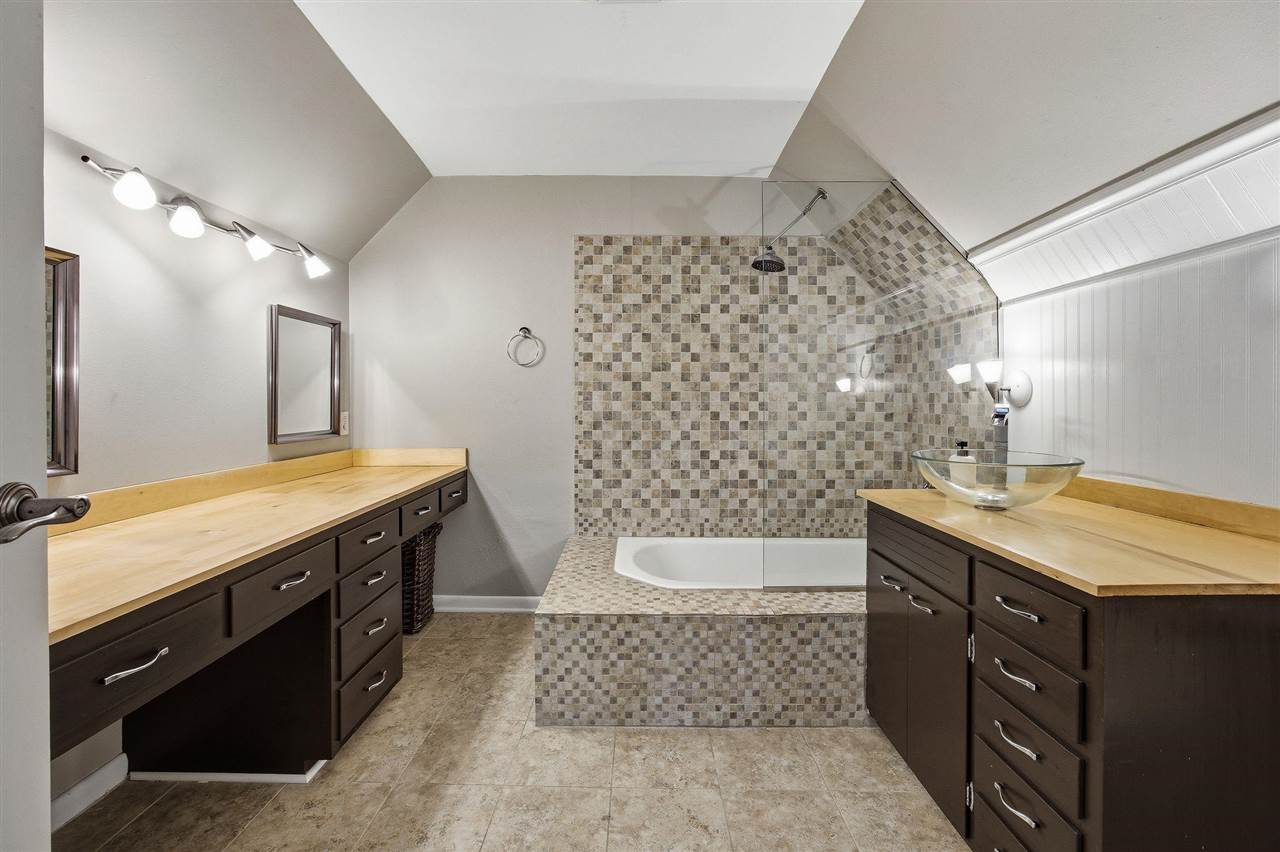 1019 Chamberlain Drive Iowa City IA 52240