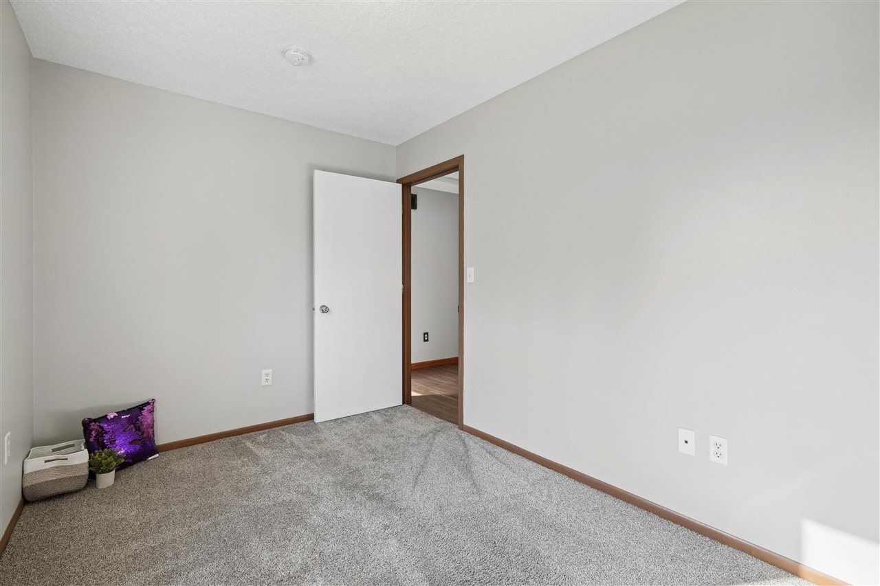 1510 North Drive Ely IA 52227