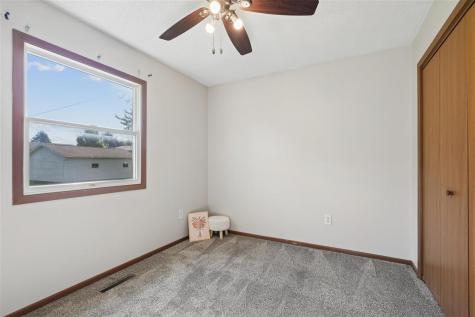 1510 North Drive Ely IA 52227