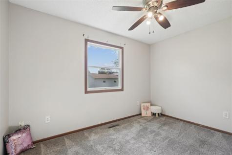 1510 North Drive Ely IA 52227