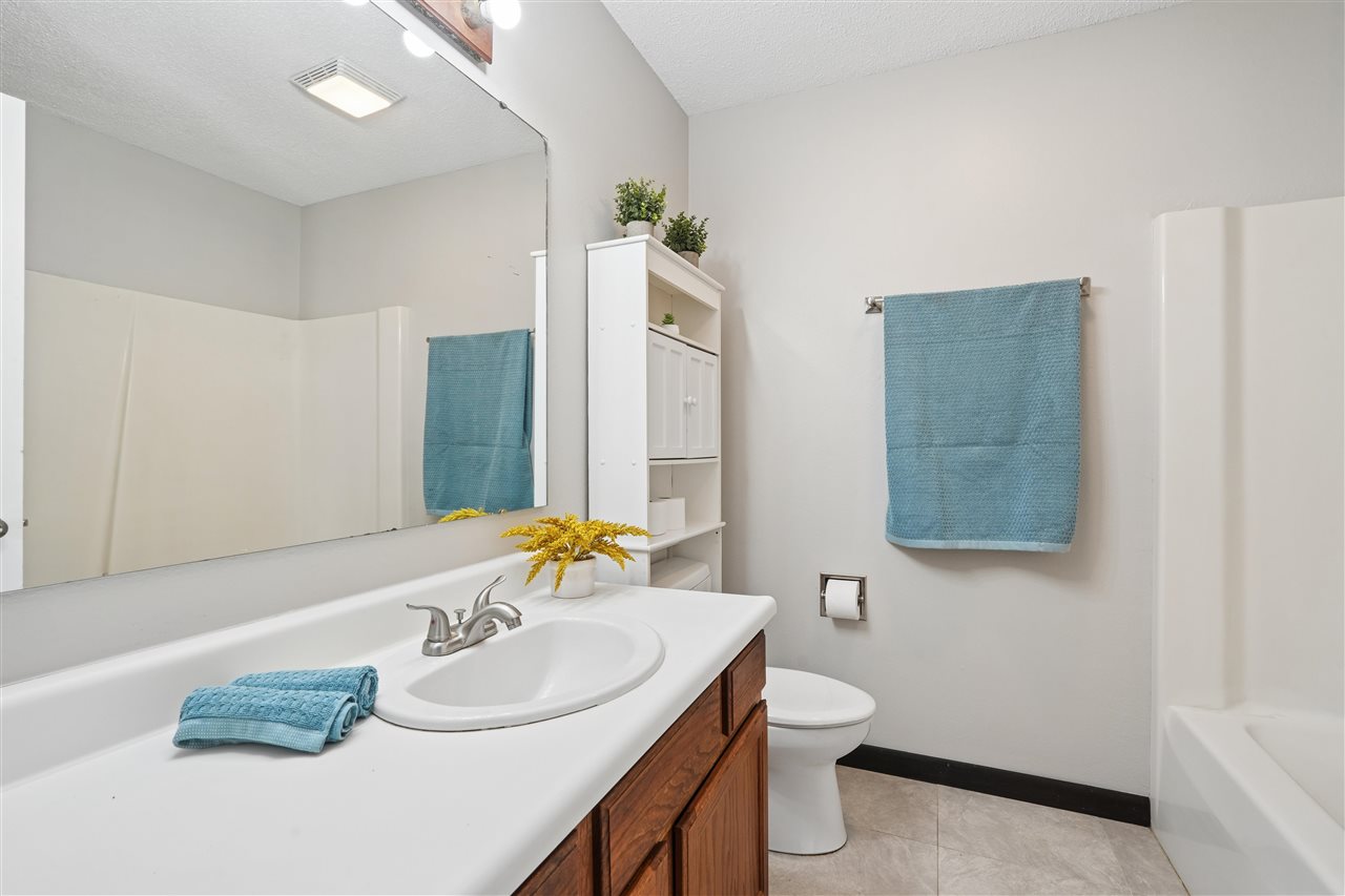 1510 North Drive Ely IA 52227