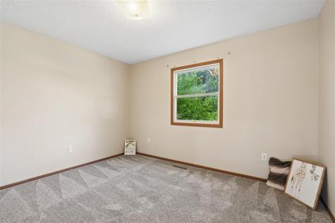 1510 North Drive Ely IA 52227