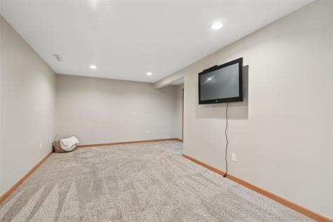 1510 North Drive Ely IA 52227