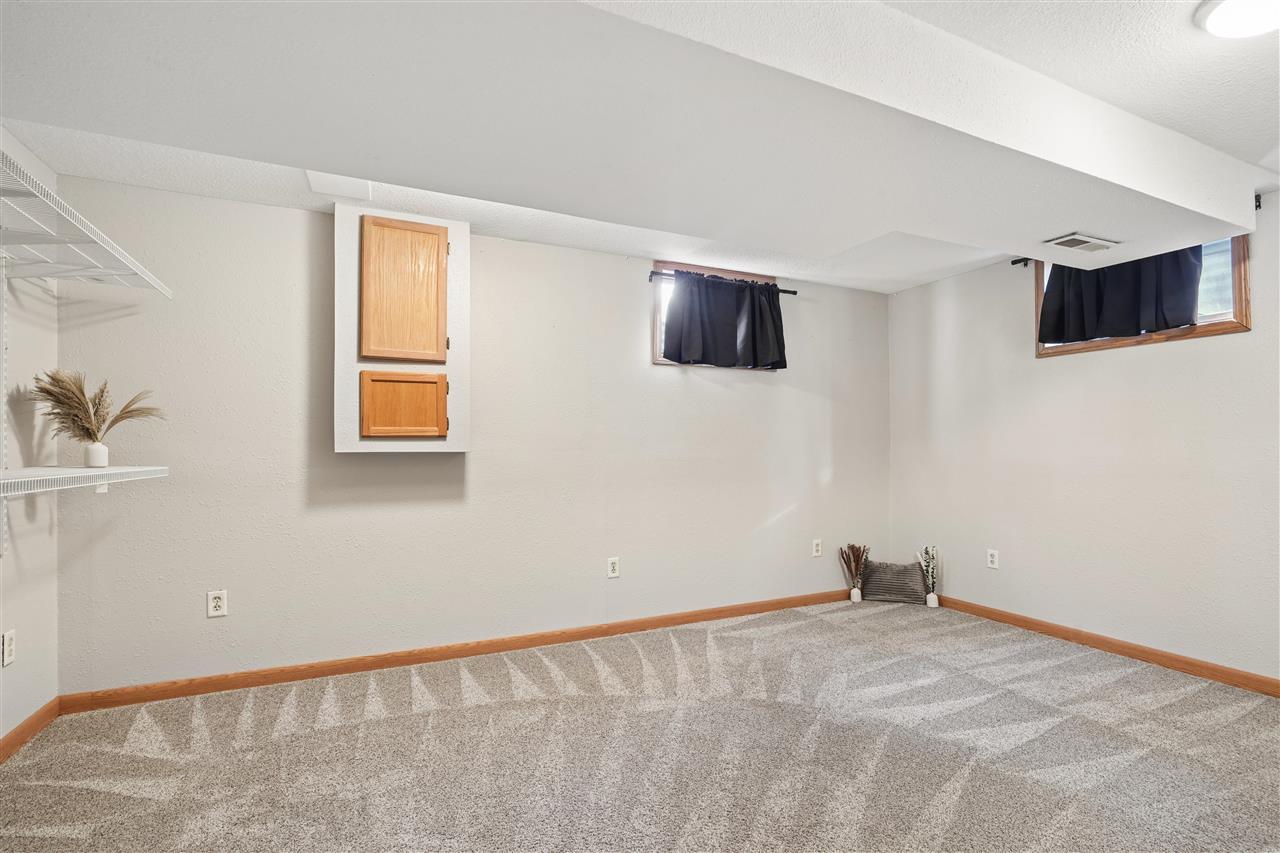 1510 North Drive Ely IA 52227