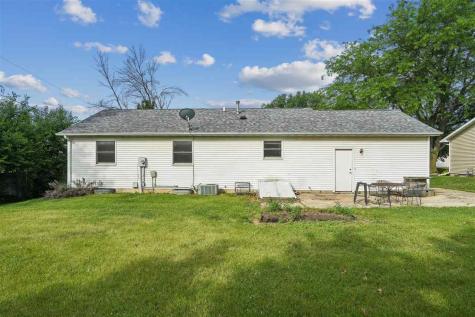 1510 North Drive Ely IA 52227