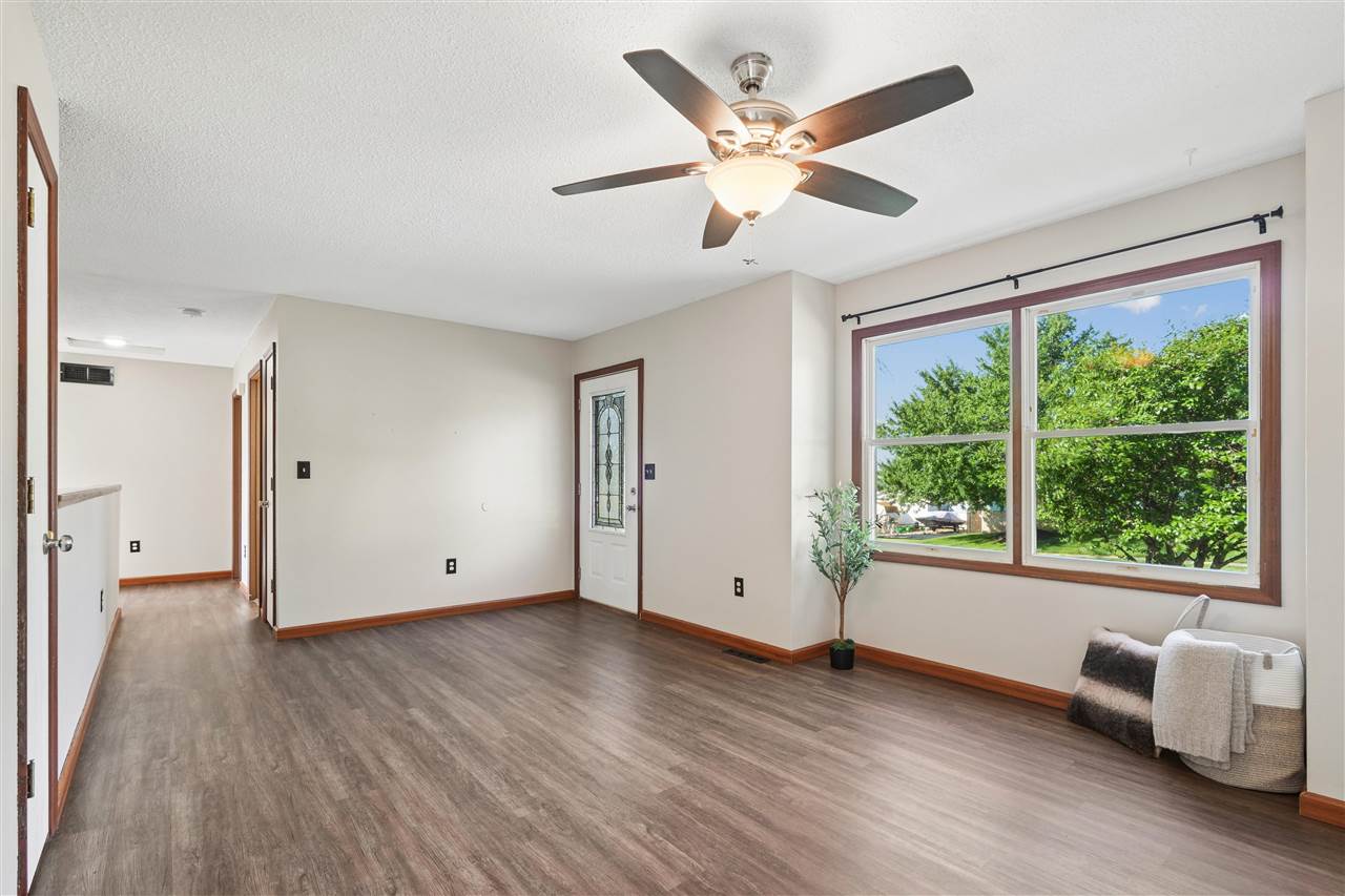 1510 North Drive Ely IA 52227